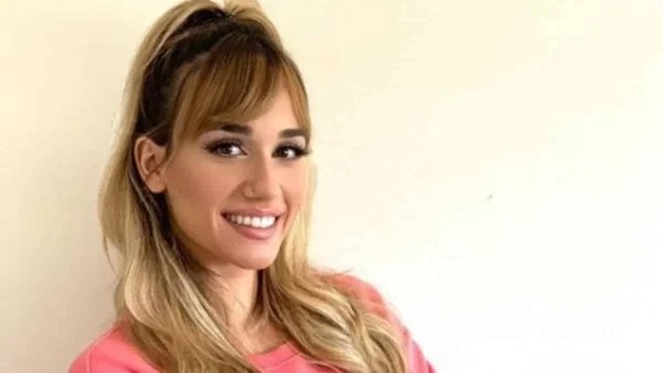 Με μικροσκοπικό λεοπαρδαλέ μπικίνι - Η Έλενα Κώνστα προκαλεί πανικό στο Instagram