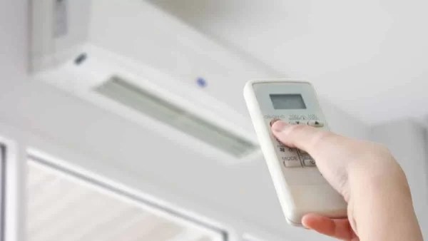 Δεν θα χαλάσεις ούτε ένα ευρώ: Πώς θα δροσίζεσαι το καλοκαίρι χωρίς ερκοντίσιον και ανεμιστήρα