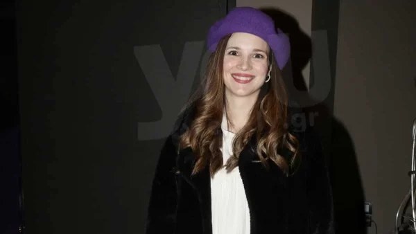"Λιώνει" στο πλευρό της κόρης της η Ευγενία Δημητροπούλου - Το πρώτο μπάνιο στην θάλασσα