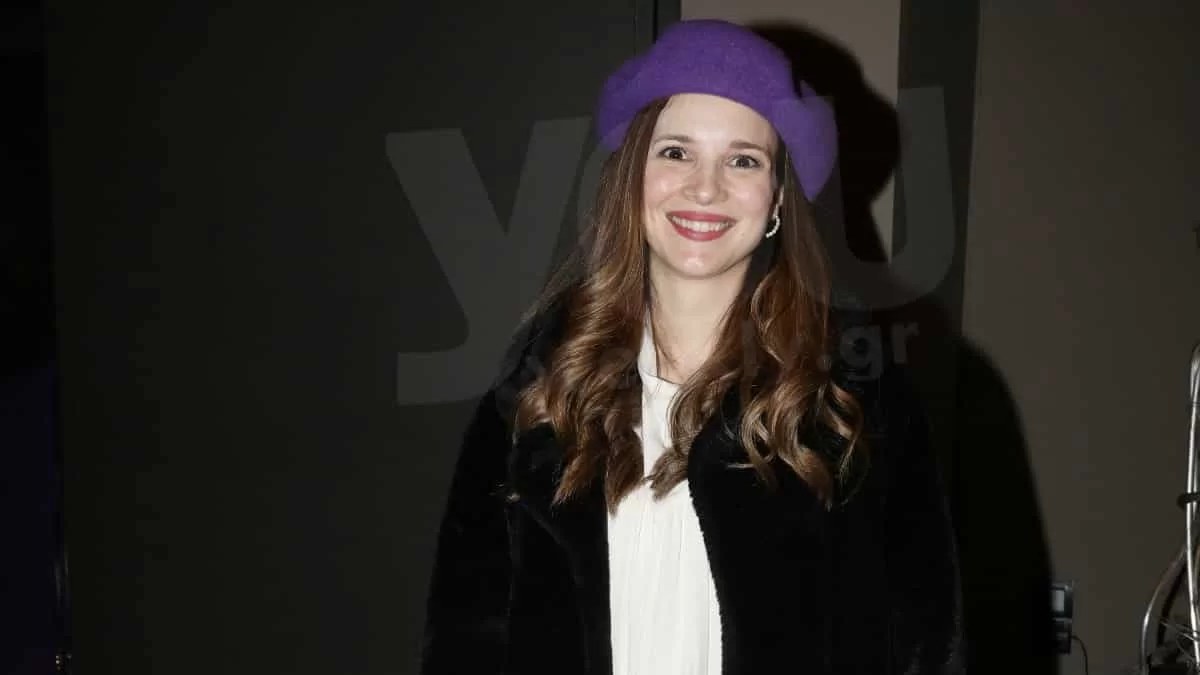 "Λιώνει" στο πλευρό της κόρης της η Ευγενία Δημητροπούλου - Το πρώτο μπάνιο στην θάλασσα