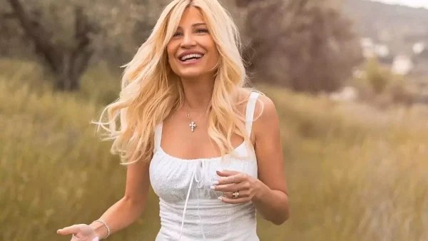 Διακοπές στην Κασάνδρα Χαλκιδικής για την Φαίη Σκορδά λίγο πριν βγει στον αέρα η εκπομπή της στον ΣΚΑΪ