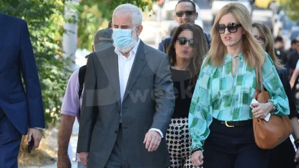 Καρέ - καρέ η άφιξη του Πέτρου Φιλιππίδη χωρίς χειροπέδες στην αίθουσα του δικαστηρίου