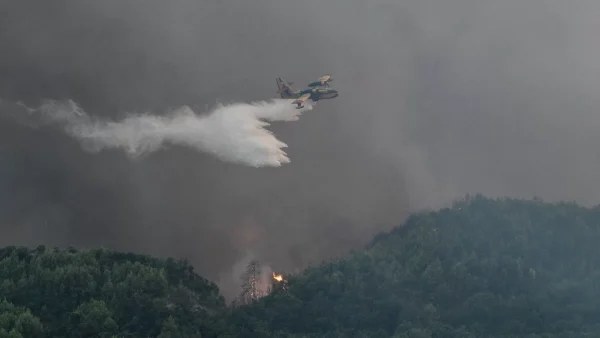 Αναζωπυρώθηκε η φωτιά στον Έβρο