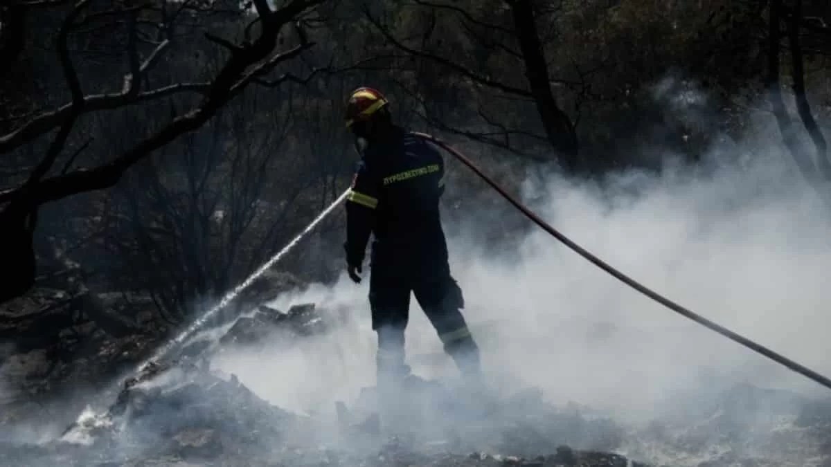Υπό μερικό έλεγχο τέθηκε η φωτιά στους Σουλλάρους Κεφαλονιάς