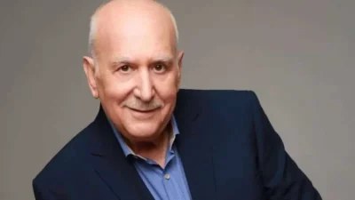 Δεν λέει να φύγει από το πλευρό του - Έχει δεχτεί 4 προτάσεις και τις έχει αρνηθεί όλες για τον Παπαδάκη
