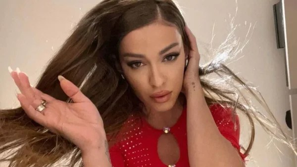 Με αποκαλυπτικό μαγιό και αναλογίες που "ζαλίζουν" - Στιγμιότυπα από τις διακοπές της Ελένης Φουρέιρα