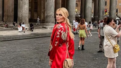Το κόκκινο κιμονό της Κατερίνας Καινούργιου - Δες ποια είναι η τελευταία τάση της μόδας