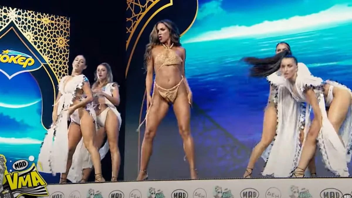 MAD VMA 2022: Θανατηφόρο το κορμί της - Πανζουρλισμός με την εμφάνιση της Κατερίνας Στικούδη