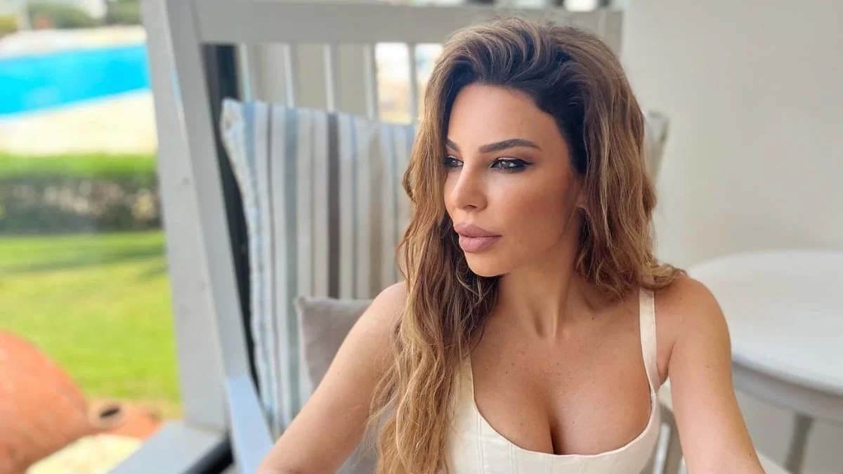 Έχει κοιλιά ''πλάκα'' στα 44 της χρόνια - Οι αρετουσάριστες φωτογραφίες της Κέλλυς Κελεκίδου