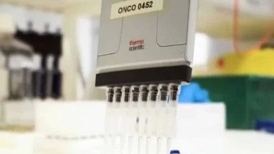 Παγκόσμιος συναγερμός! Αυτά είναι τα συμπτώματα που δημιουργεί η νέα υπερμετάλλαξη του κορωνοϊού