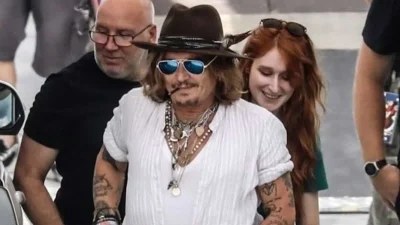Αποκαλύφθηκε ποια είναι η κοκκινομάλλα του Johnny Depp - Πλατωνική ή φλογερή η σχέση τους;