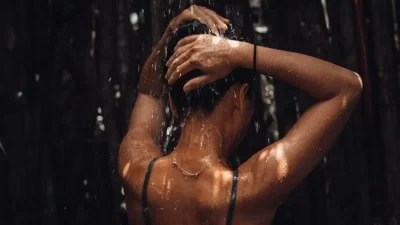 Το αποτέλεσμα θα σε δικαιώσει - Ρίξε λίγη μαγειρική σόδα στο σαμπουάν σου και θα σωθείς