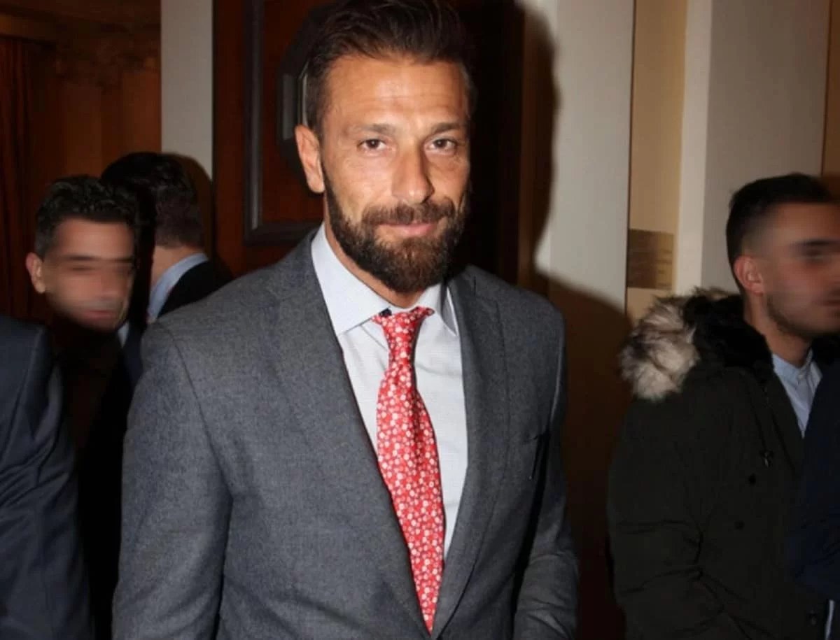 Του έκλεψαν πανάκριβη τσάντα με υπέρογκο χρηματικό ποσό - Η δημόσια έκκληση του Γιάννη Μαρακάκη