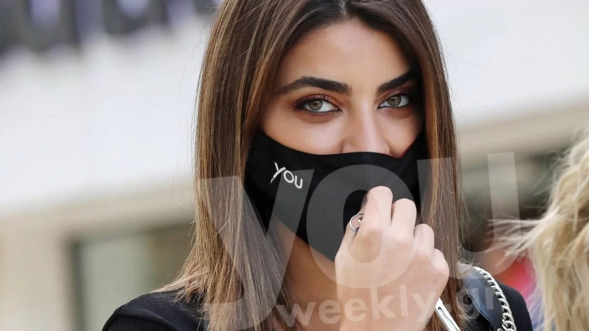 "Καυτά" φιλιά στην παραλία - Δεν κρύβεται ο έρωτας της Μαρίας Καζαριάν για τον σύντροφό της