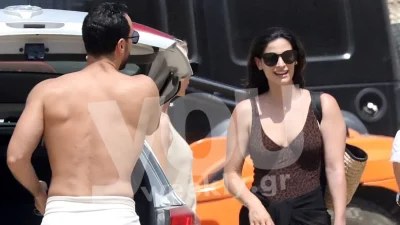 Δεν σταματάει να τις χαζεύει - Η Χριστίνα Μπόμπα ''λιώνει'' για τις δίδυμες κόρες της