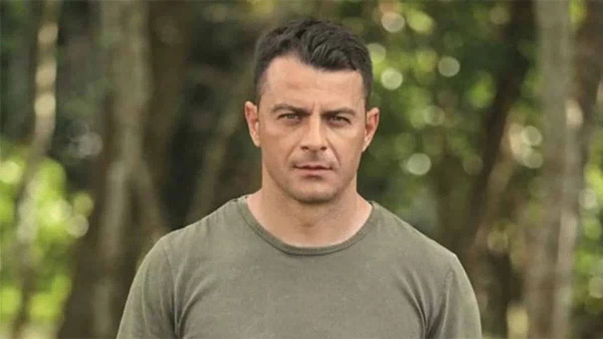''Έριξε'' το instagram o «Ντάνος» - To βίντεο όπου εξερευνά ημίγυμνος τη σπηλιά του στη Σκιάθο