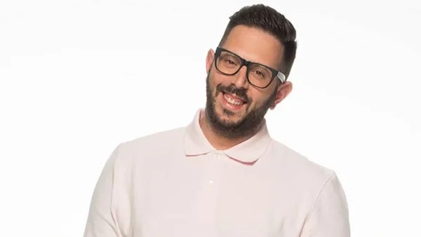 Με άλλα δόντια και φουσκωμένα χείλη - Αγνώριστος ο Παπαπαύλου μετά το Big Brother