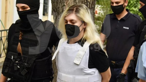 Ρούλα Πισπιρίγκου : Με θλιμμένο βλέμμα και σκυμμένο το κεφάλι έφτασε στην ανακρίτρια  για να απολογηθεί