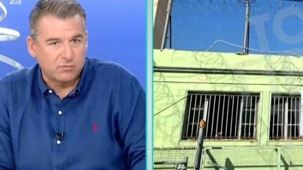 Πάτρα: Επίδειξη μόδας στο προαύλιο του Κορυδαλλού - Η Ρούλα Πισπιρίγκου την παρακολούθησε από...