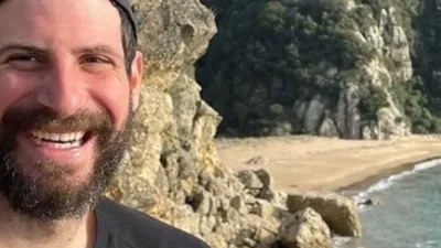 Στιγμές χαλάρωσης για τον Θανάση Πατριαρχέα - Οικογενειακές διακοπές στην Κρήτη και εκδρομή στην ιστορική Σπιναλόγκα
