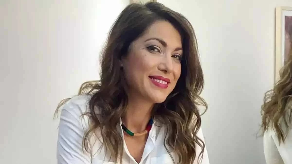 Κλέλια Ρένεση: Άφησε για λίγο τη «Μουρμούρα» και ανέβασε το πιο γλυκό βίντεο με την κόρη της από την παραλία
