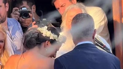 Με συγκλονιστικό στράπλες νυφικό - Φωτογραφίες από τον λαμπερό γάμο της Ευλαμπίας Ρέβη και του Σωτήρη Σκουλούδη