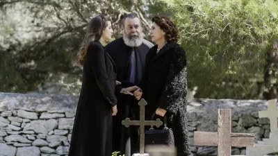 Άγριες Μέλισσες: Καμία σχέση με τον παπά Γρηγόρη - Αγνώριστος ο Σαββιδάκης μετά το τέλος της σειράς