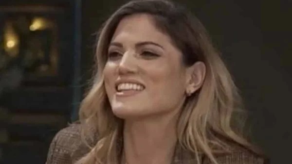 «Κάνω εμετό...» - Πυρ και μανία η Μαίρη Συνατσάκη στο Instagram