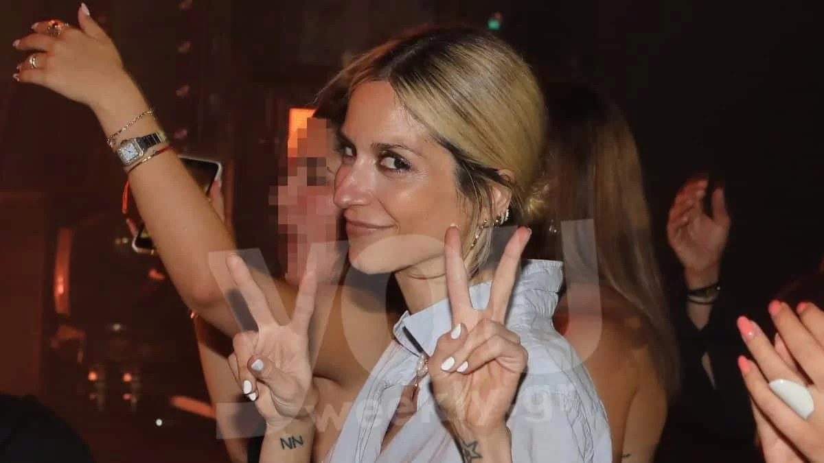 "Ξεσάλωσε" στη Μύκονο η Σοφία Καρβέλα - Φωτογραφίες από τις διακοπές της στο νησί των ανέμων
