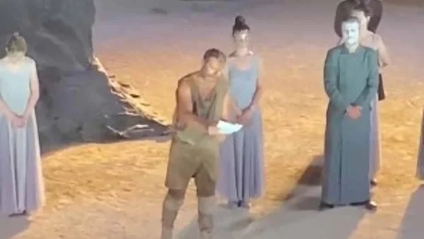 Τα λόγια του ηχούσαν σε όλη την Επίδαυρο - Η ανάγνωση της ανακοίνωσης του ΣΕΗ για τον Λιγνάδη από τον Στάνκογλου