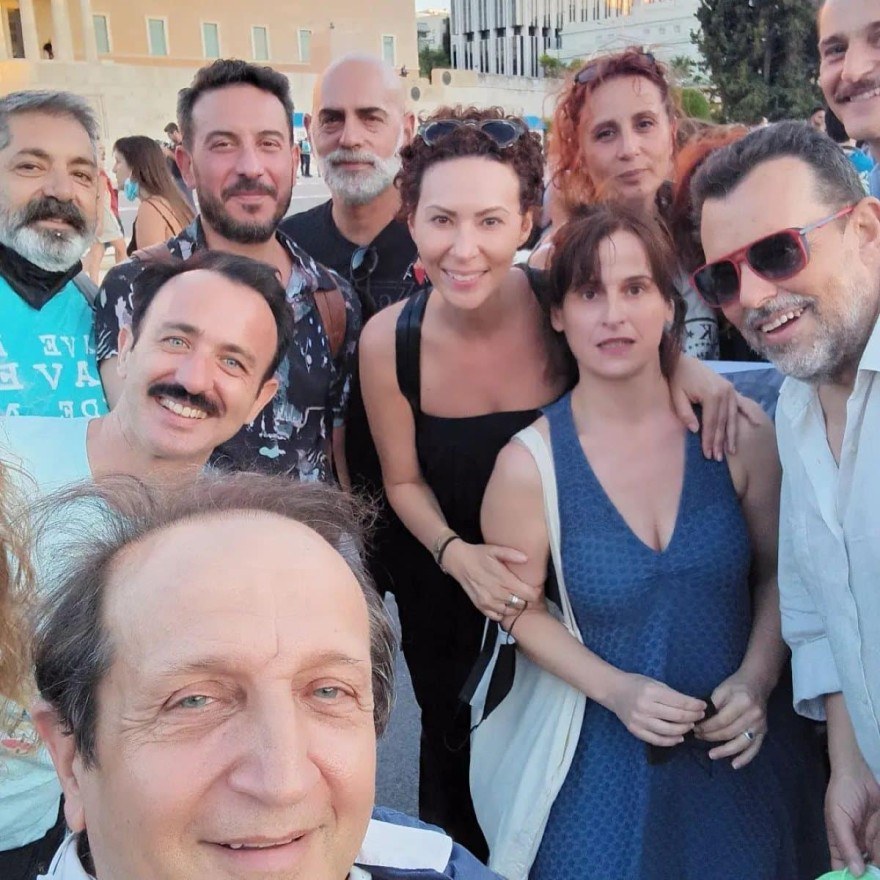 Ο Μπιμπίλας με άλλους ηθοποιούς στη συγκέντρωση κατά του Λιγνάδη