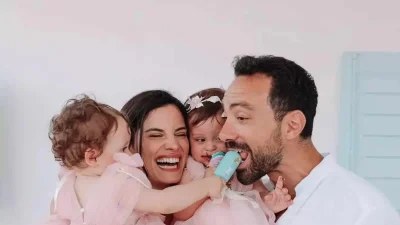 Στιγμές ευτυχίας για την Χριστίνα Μπόμπα - Απολαμβάνει το πρωινό της με τις δίδυμες