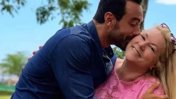 ''Γιαγιάδες εν δράσει'' - Οι μαμάδες των Χριστίνα Μπόμπα και Σάκη Τανιμανίδη έβγαλαν βόλτα τις μικρές στη Μύκονο