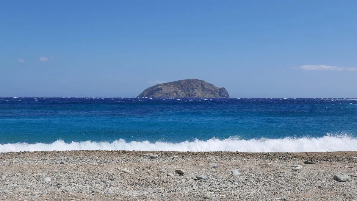 Σέριφος: «Θυμάμαι να με...» - Σοκάρει η 23χρονη καταγγέλλουσα βιασμού από 2 πακιστανούς
