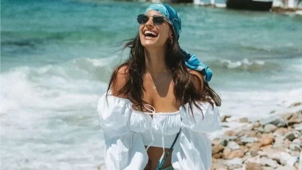 Με ραγάδες στην κοιλιά - Τα υπέροχα σημάδια από την γέννηση που «σβήνει» στις αναρτήσεις της η Μπόμπα