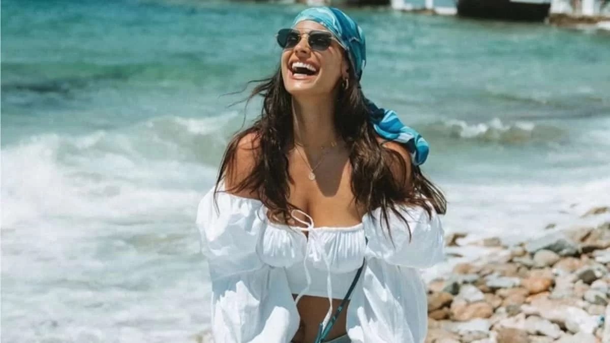 Με ραγάδες στην κοιλιά - Τα υπέροχα σημάδια από την γέννηση που «σβήνει» στις αναρτήσεις της η Μπόμπα