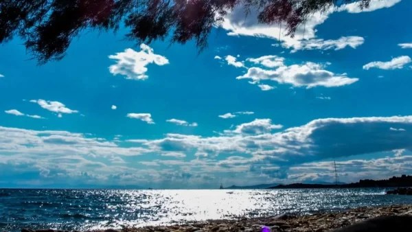 Ζεστός ο καιρός σήμερα 6/8 αλλά με βροχές και καταιγίδες