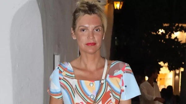 1.900 ευρώ κοστίζει η Gucci τσάντα της Σάσας Σταμάτη - Την κράτησε στη Μύκονο και τράβηξε όλα τα βλέμματα