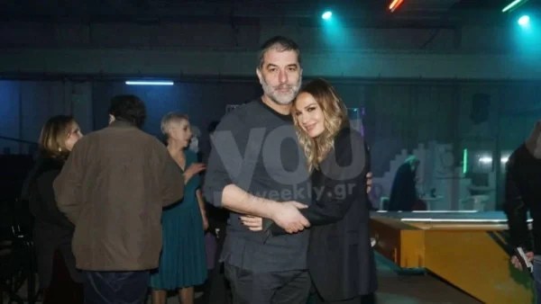 Τραγουδούσε στην αγκαλιά του - Το τρυφερό βίντεο της Δέσποινας Βανδή με τον Βασίλη Μπισμπίκη