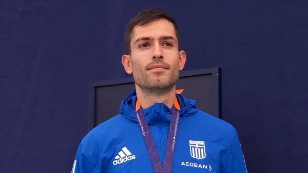 Αποθέωση για τον Μίλτο Τεντόγλου στην απονομή του χρυσού μεταλλίου - Ασταμάτητοι πανηγυρισμοί και συγκίνηση