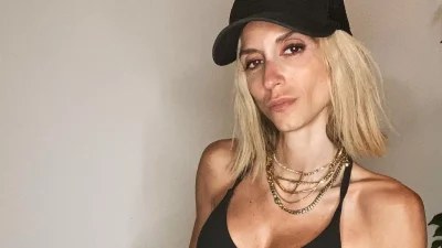 Λινό στο χρώμα της άμμου: Το φόρεμα/πουκάμισο αξίας 455 ευρώ, της Σοφίας Καρβέλα - Σου βρήκαμε το ίδιο με 39,95 ευρώ