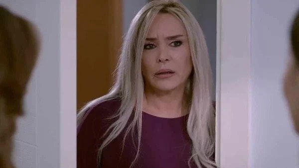 Elif: Η Κιγιμέτ τυφλωμένη από θυμό και μίσος χτυπάει με μια σιδερένια ράβδο τη Φικρέτ