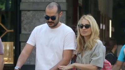 Στο Four Seasons της Βουλιαγμένης για μπάνιο η Μαρία Ηλιάκη - Με μαύρο παιχνιδιάρικο μπικίνι