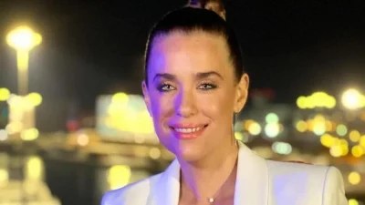 Με παντόφλα και δερμάτινο jacket - Η Αντωνοπούλου πιάστηκε να κάνει ποδήλατο στην Κοπεγχάγη