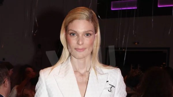 Μόνο με το μαύρο της σουτιέν και ένα κόκκινο κραγιόν - "Κόλασε" το Instagram η Αναστασία Περράκη