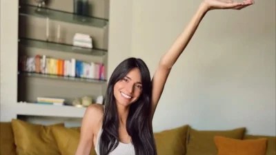 Έκρυψε τα ευαίσθητα σημεία με ένα λευκό βρεγμένο μπλουζάκι - Οι ημίγυμνες φωτογραφίες της Ηλιάνας Παπαγεωργίου