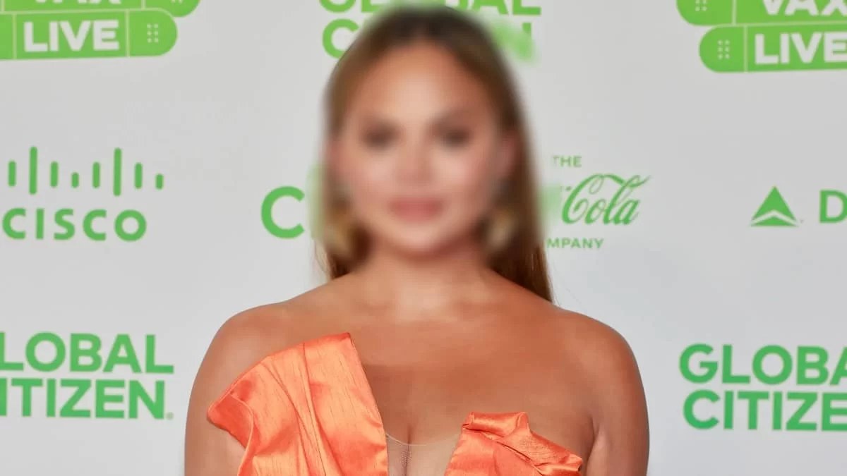Πασίγνωστο μοντέλο ανακοίνωσε πως είναι έγκυος 2 χρόνια μετά την αποβολή του μωρού της - Πόζαρε με φουσκωμένη κοιλίτσα