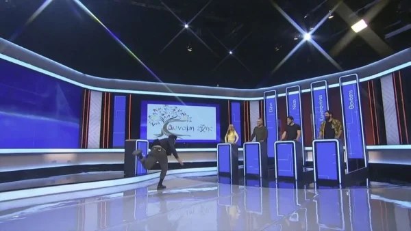 Παραλίγο να γίνει ένα με το πάτωμα - Το ατύχημα του Νίκου Κουρή στον αέρα της εκπομπής Δες και Βρες