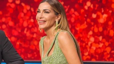 Λίγες φορές την έχουμε δει τόσο αποκαλυπτική - Η χθεσινή εμφάνιση της Δέσποινας Βανδή με ανοιχτό μπούστο και όλο το πόδι έξω