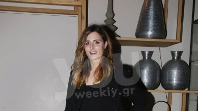 "Δαμάζει" τα κύματα η Εβελίνα Νικόλιζα - Πιο ανέμελη από ποτέ στο Μπαλί η παρουσιάστρια
